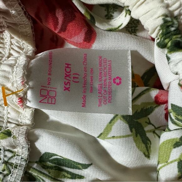 Floral Lace Off-Shoulder Boho Top – Romantic & Chic - Picture 3 of 4